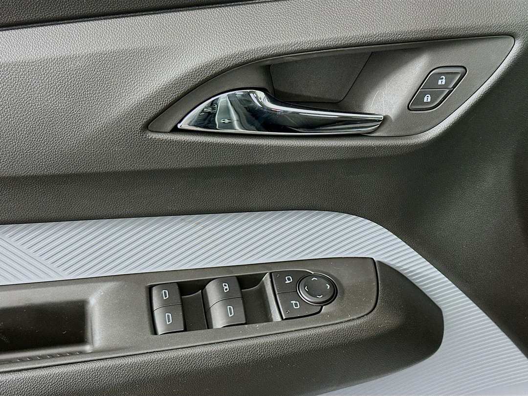 2027 Chevrolet Bolt Ev LT - Image 18