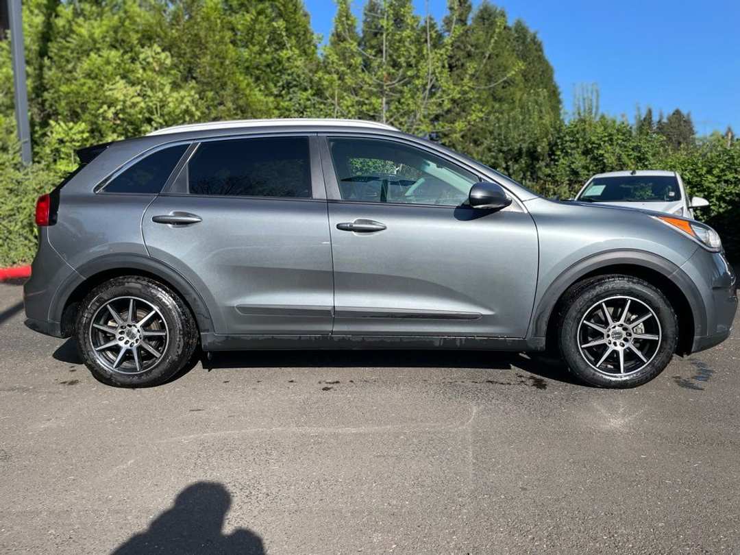 2018 Kia Niro LX - Image 3