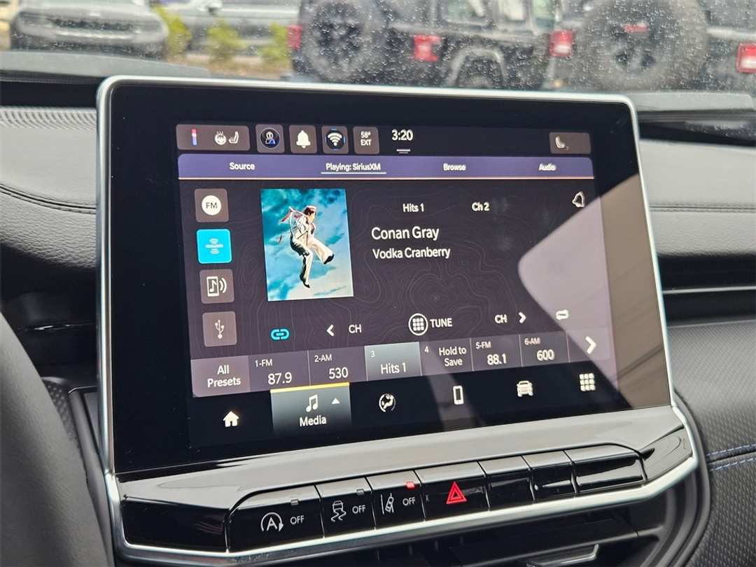 2026 Jeep Compass Latitude - Image 20