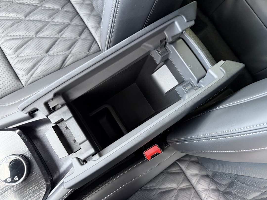 2026 Nissan Rogue Platinum - Image 28