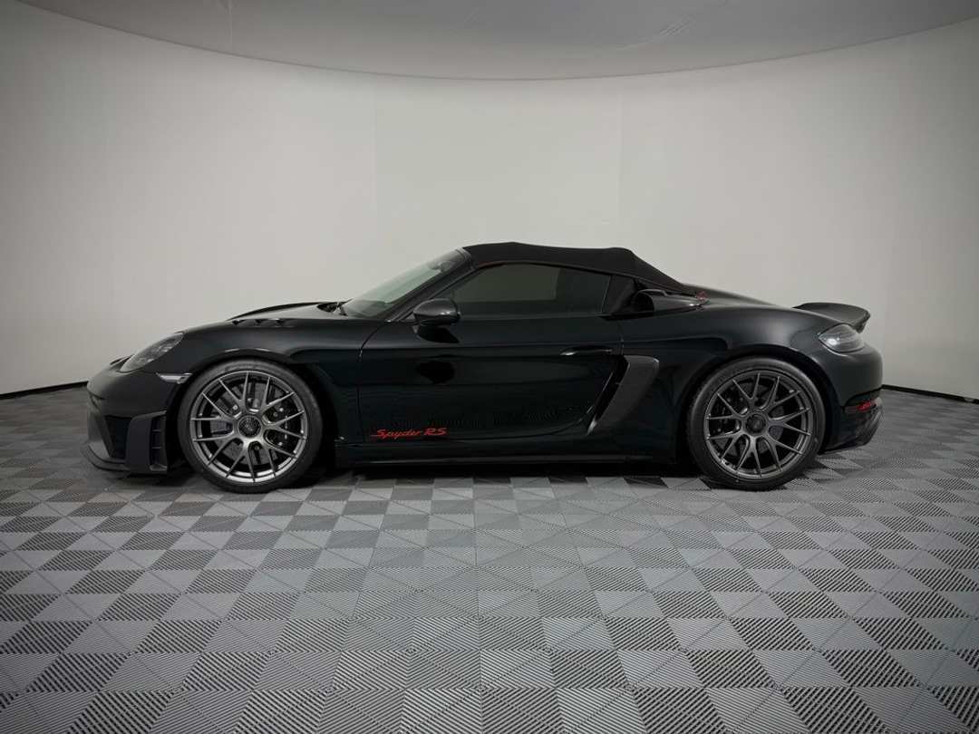 2024 Porsche 718 Spyder RS - Image 2