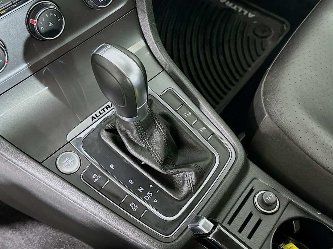 2017 Volkswagen Golf Alltrack TSI S - Image 17