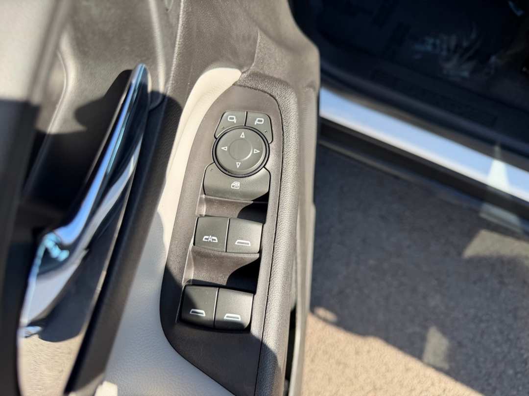 2020 Chevrolet Equinox LS - Image 14