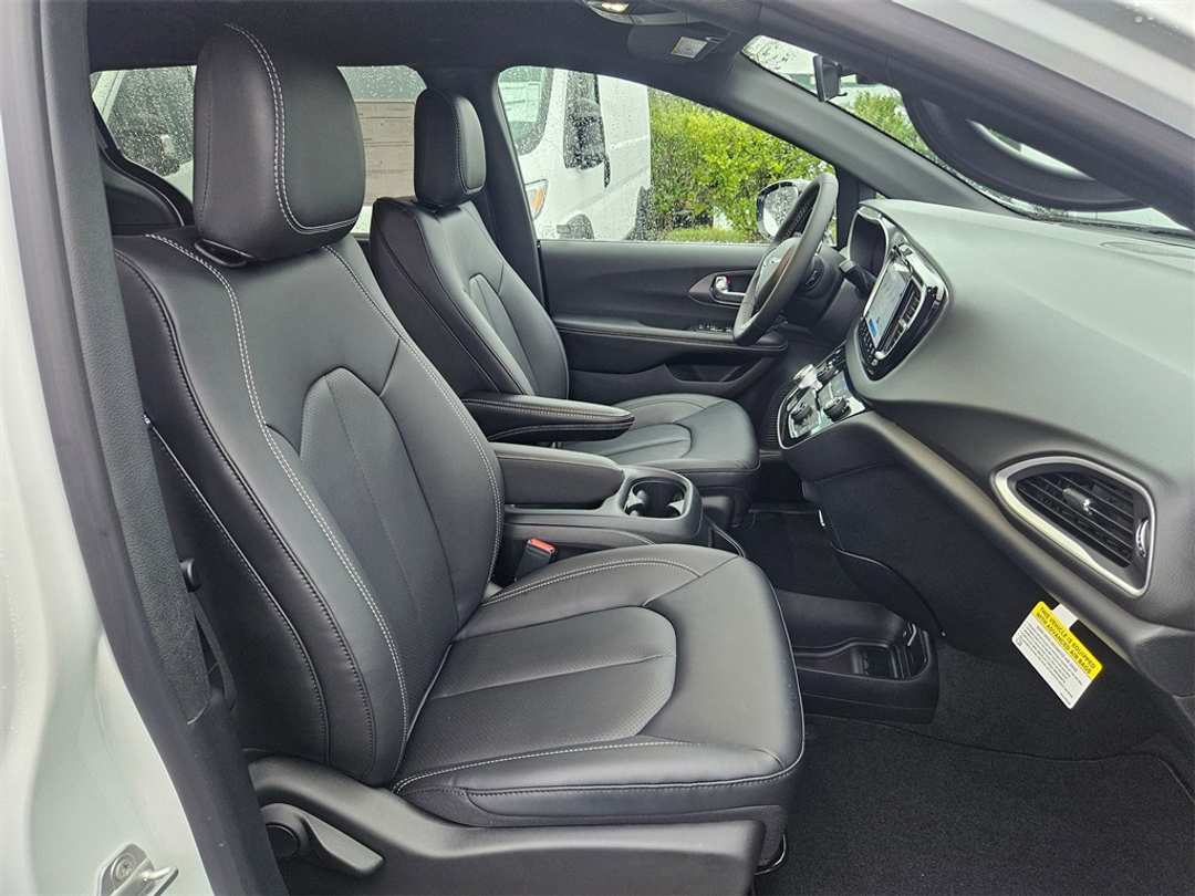 2026 Chrysler Voyager LX - Image 36