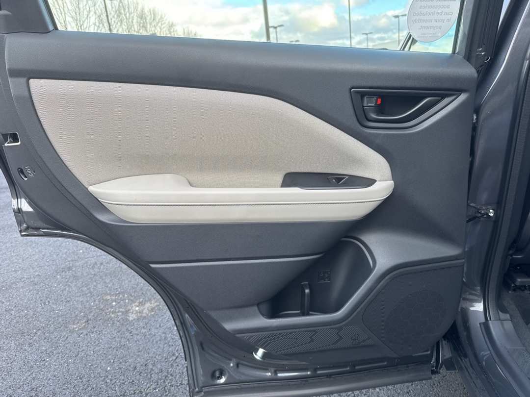 2026 Subaru Forester Base - Image 16