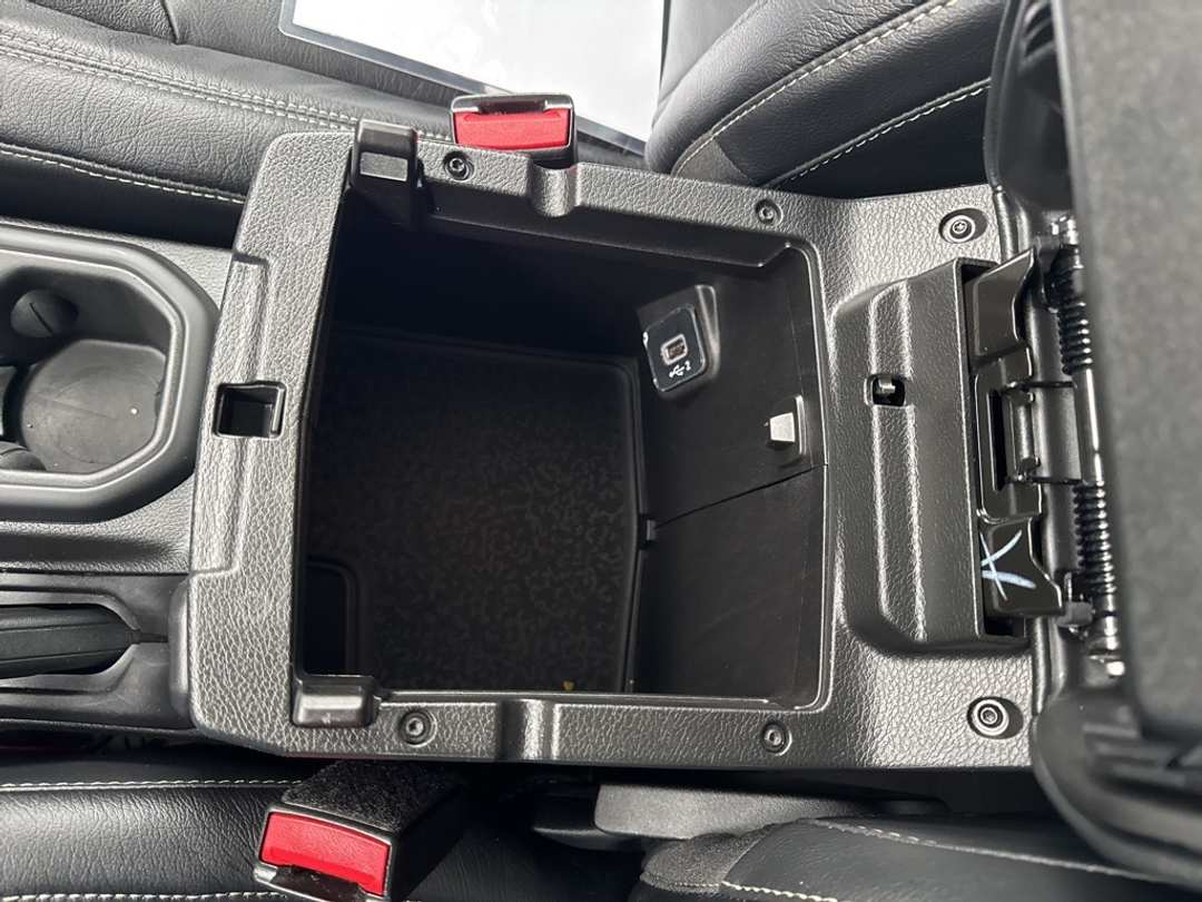 2025 Jeep Wrangler Rubicon - Image 30