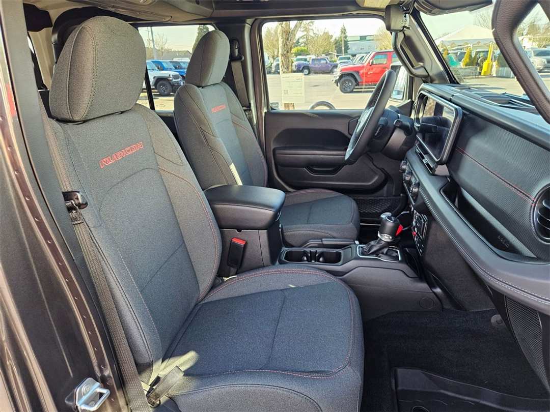 2025 Jeep Gladiator Rubicon - Image 38
