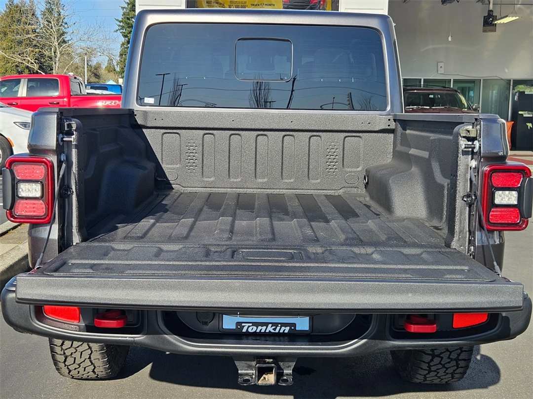 2025 Jeep Gladiator Rubicon - Image 32