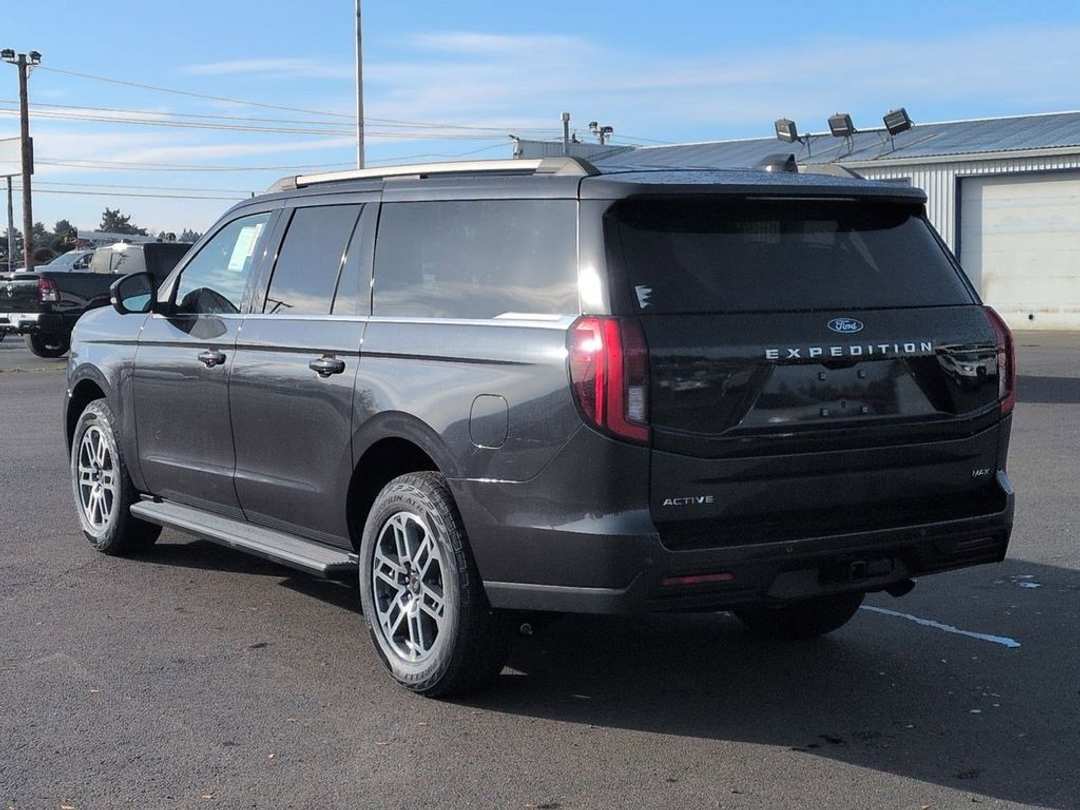 2026 Ford Expedition Max Active - Image 3