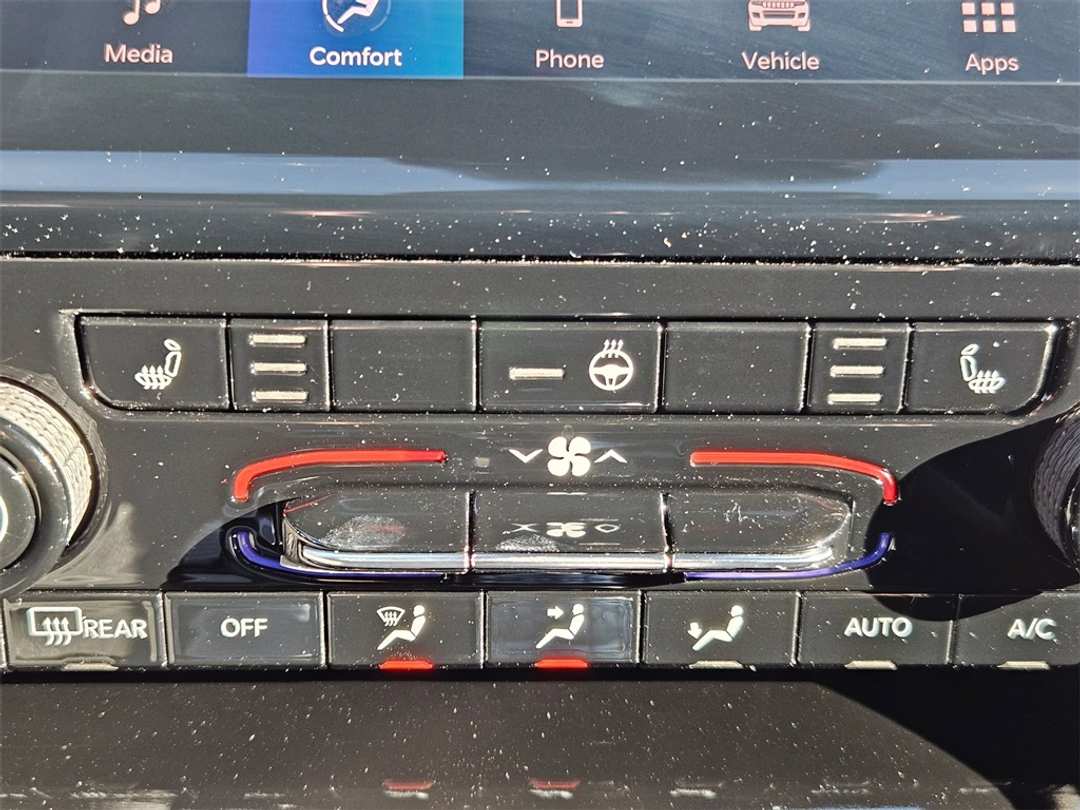 2025 Jeep Grand Cherokee Limited - Image 24