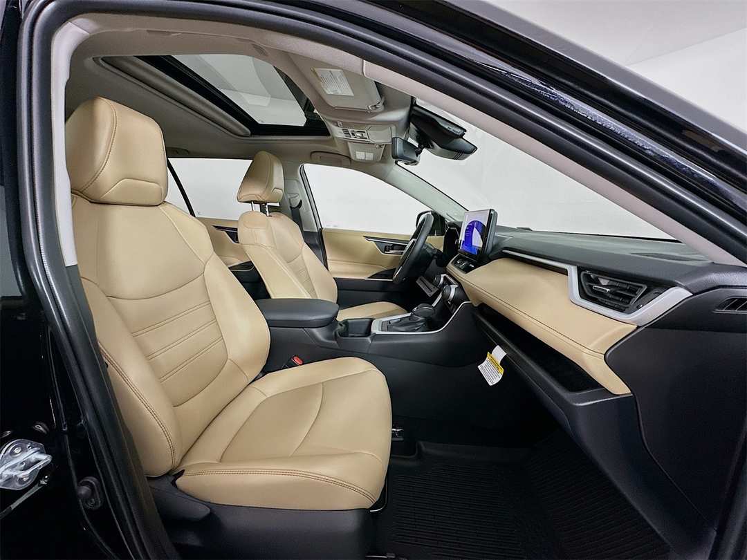 2025 Toyota Rav4 XLE Premium - Image 30