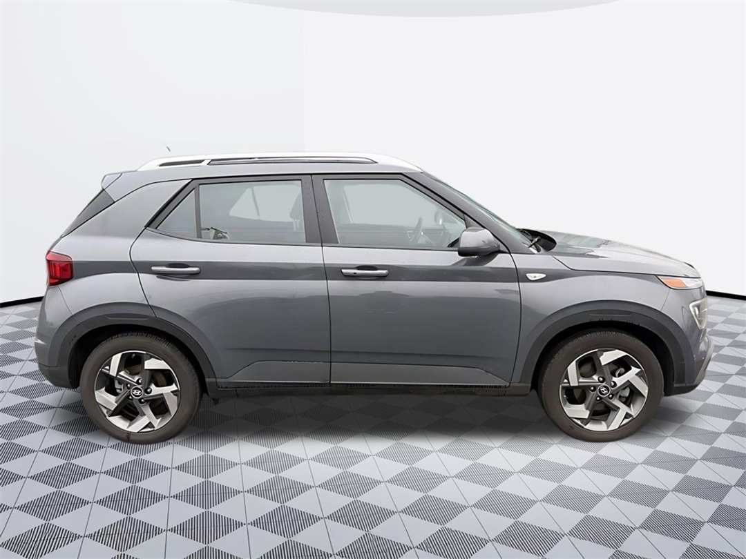 2025 Hyundai Venue SEL - Image 8