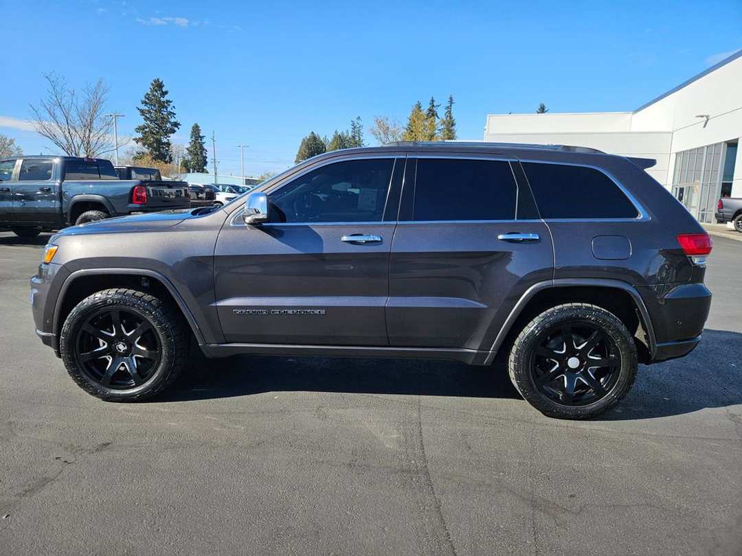 2020 Jeep Grand Cherokee Overland - Image 3