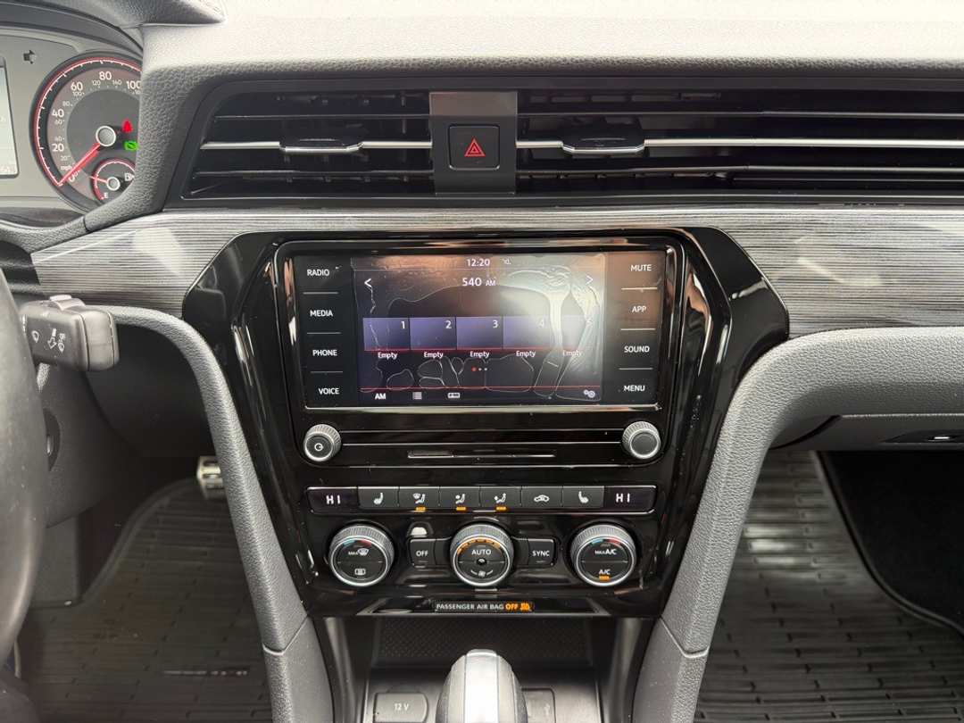 2020 Volkswagen Passat 2.0T RLine - Image 23