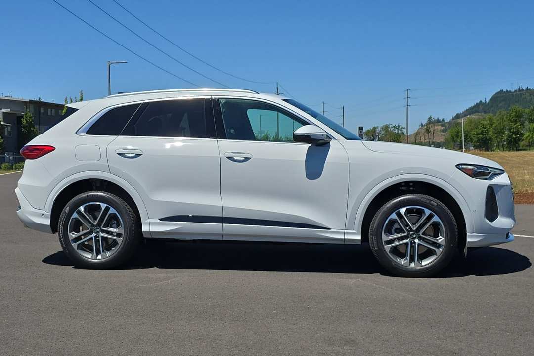 2025 Audi Q5 2.0T Premium Plus - Image 2