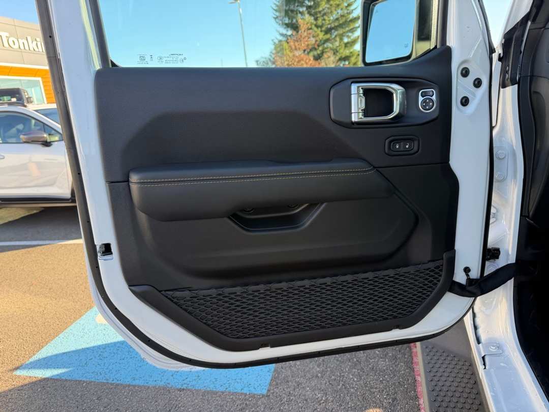 2026 Jeep Wrangler Sahara - Image 12