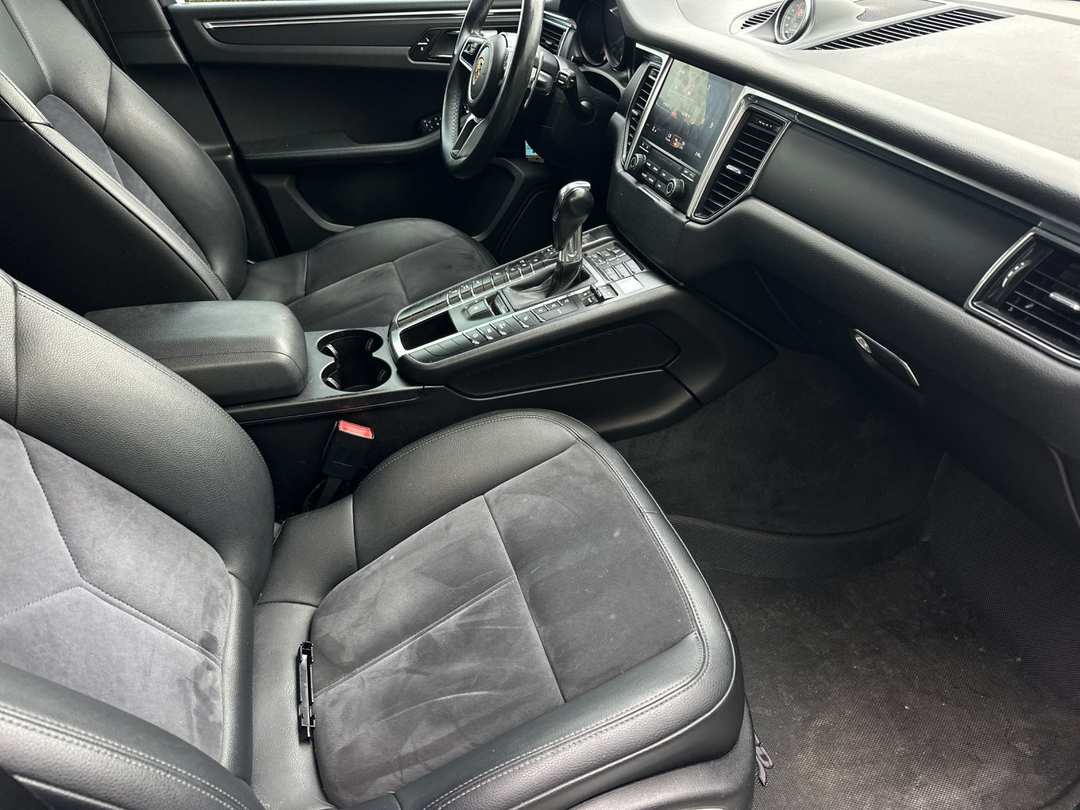 2017 Porsche Macan Base - Image 14