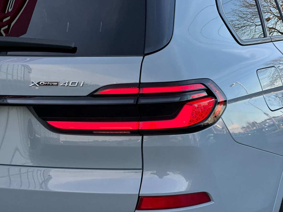 2024 BMW X7 xDrive40i - Image 25