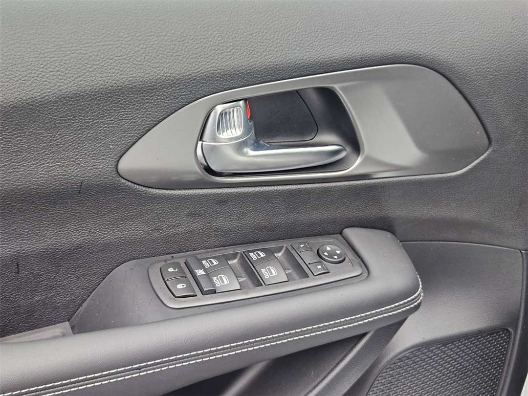 2026 Chrysler Voyager LX - Image 11