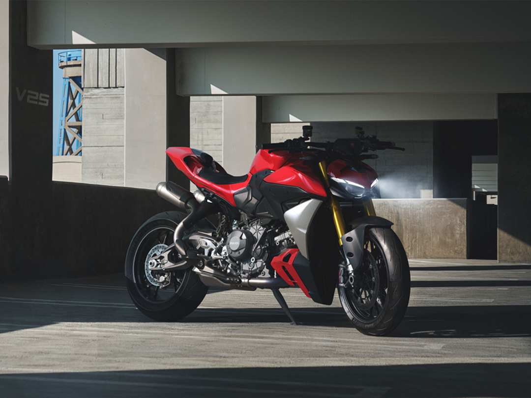 2025 Ducati Streetfighter V2 - Image 24