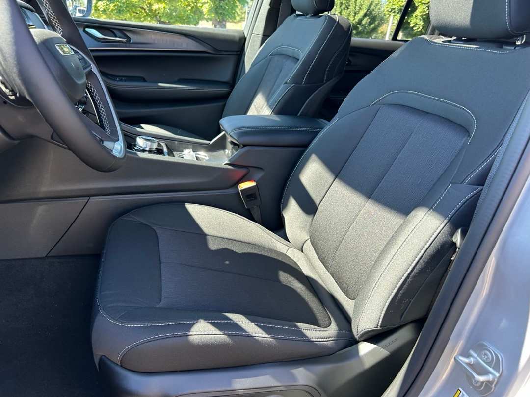 2025 Jeep Grand Cherokee Laredo X - Image 22