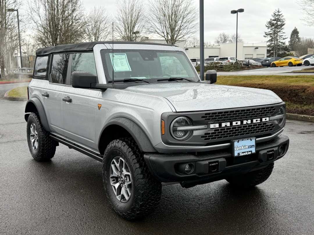 2022 Ford Bronco Badlands - Image 2