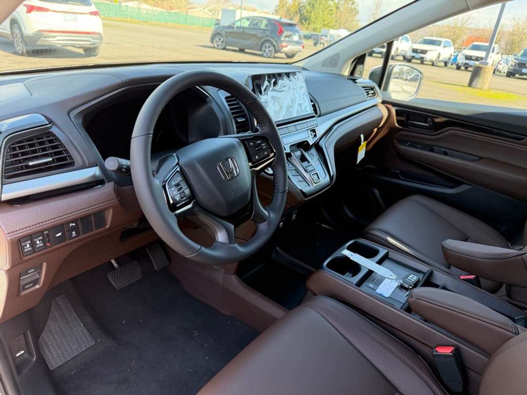 2026 Honda Odyssey Touring - Image 17