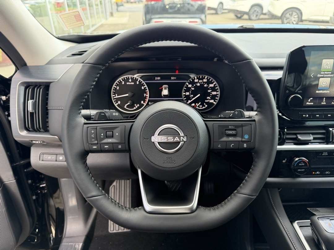 2025 Nissan Pathfinder SL - Image 19