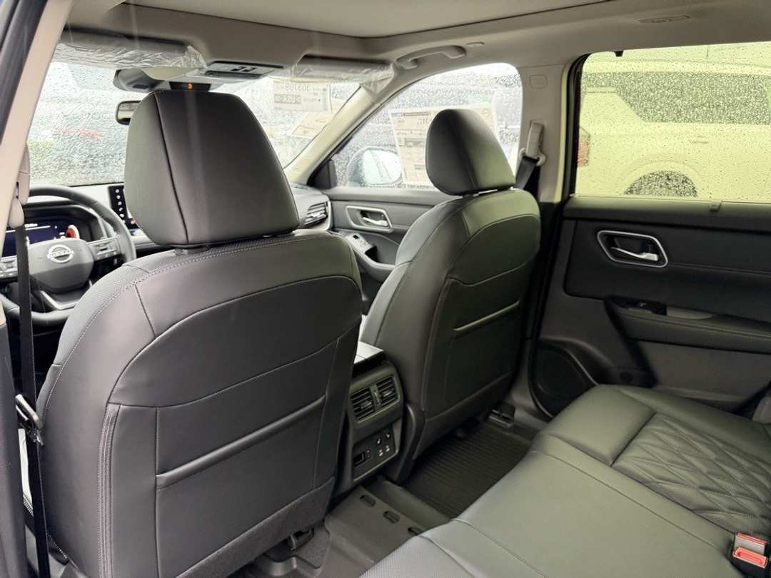 2026 Nissan Rogue Platinum - Image 34