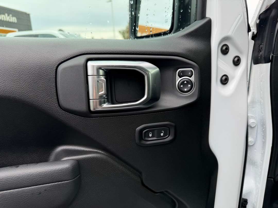 2026 Jeep Wrangler Rubicon - Image 13