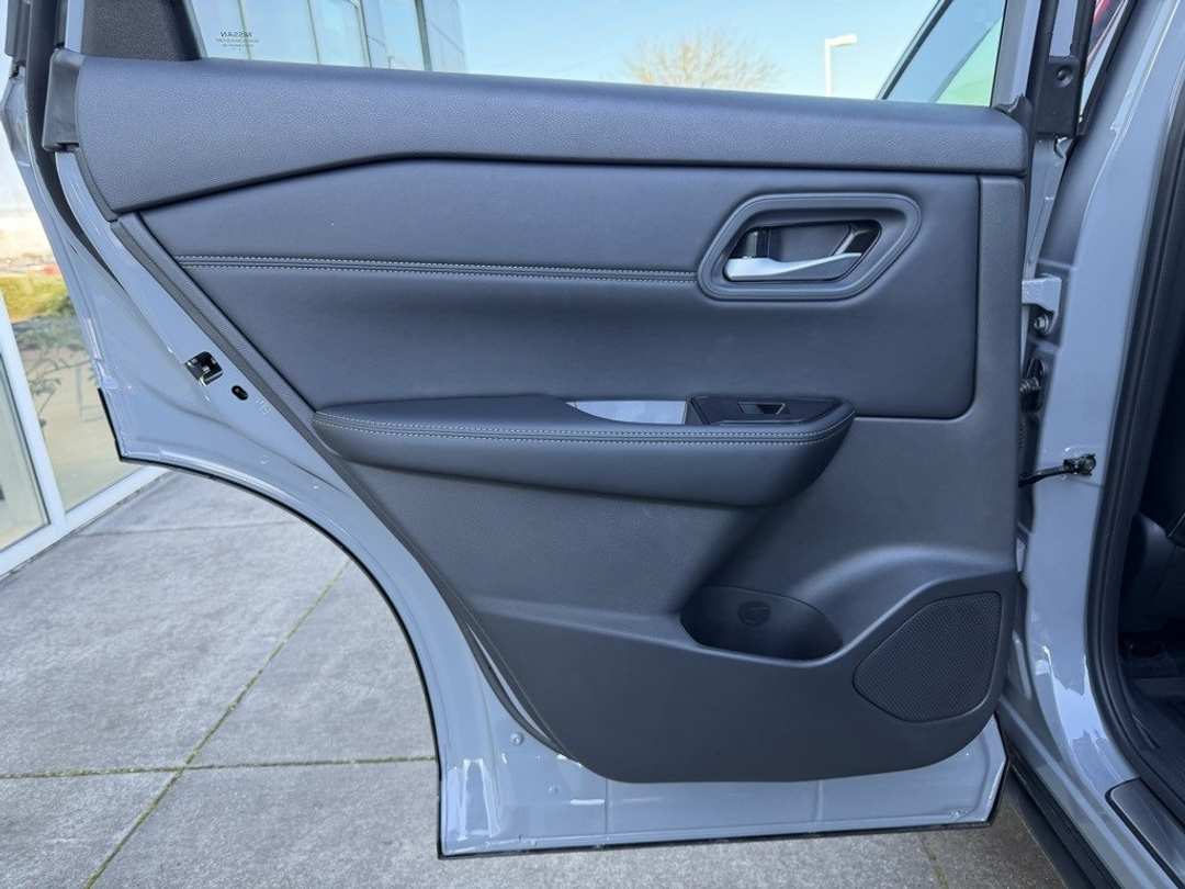 2026 Nissan Rogue Dark Armor - Image 30