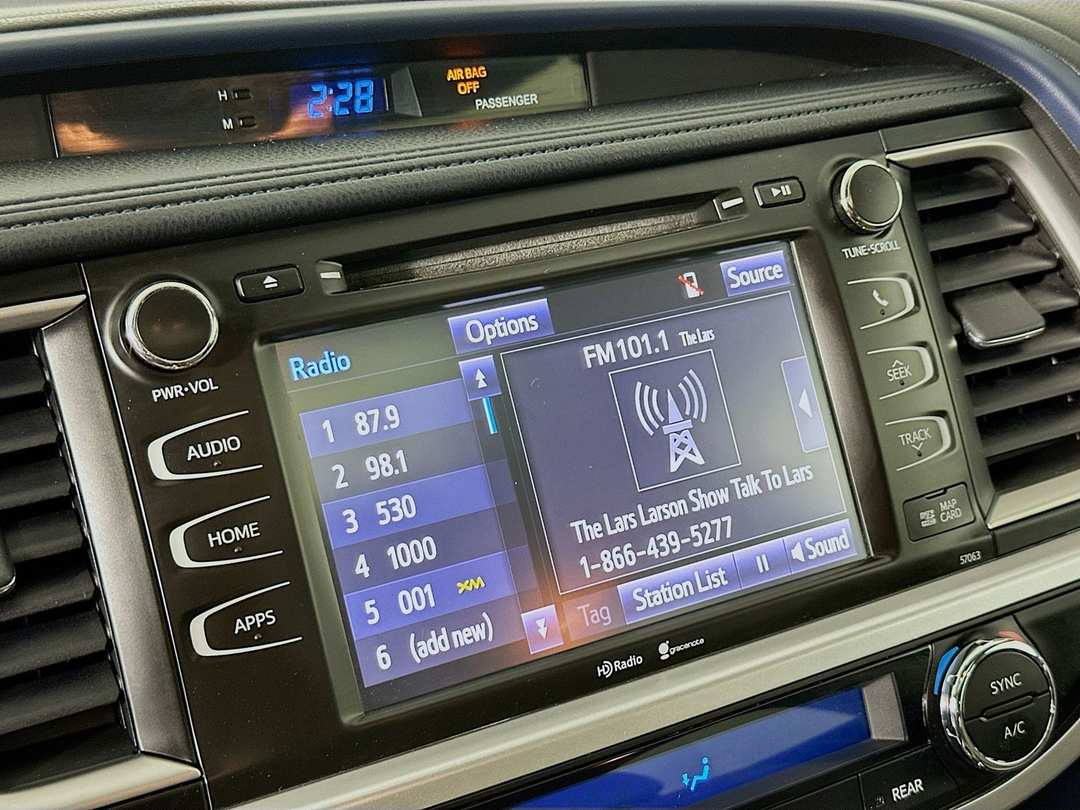 2015 Toyota Highlander XLE V6 - Image 16