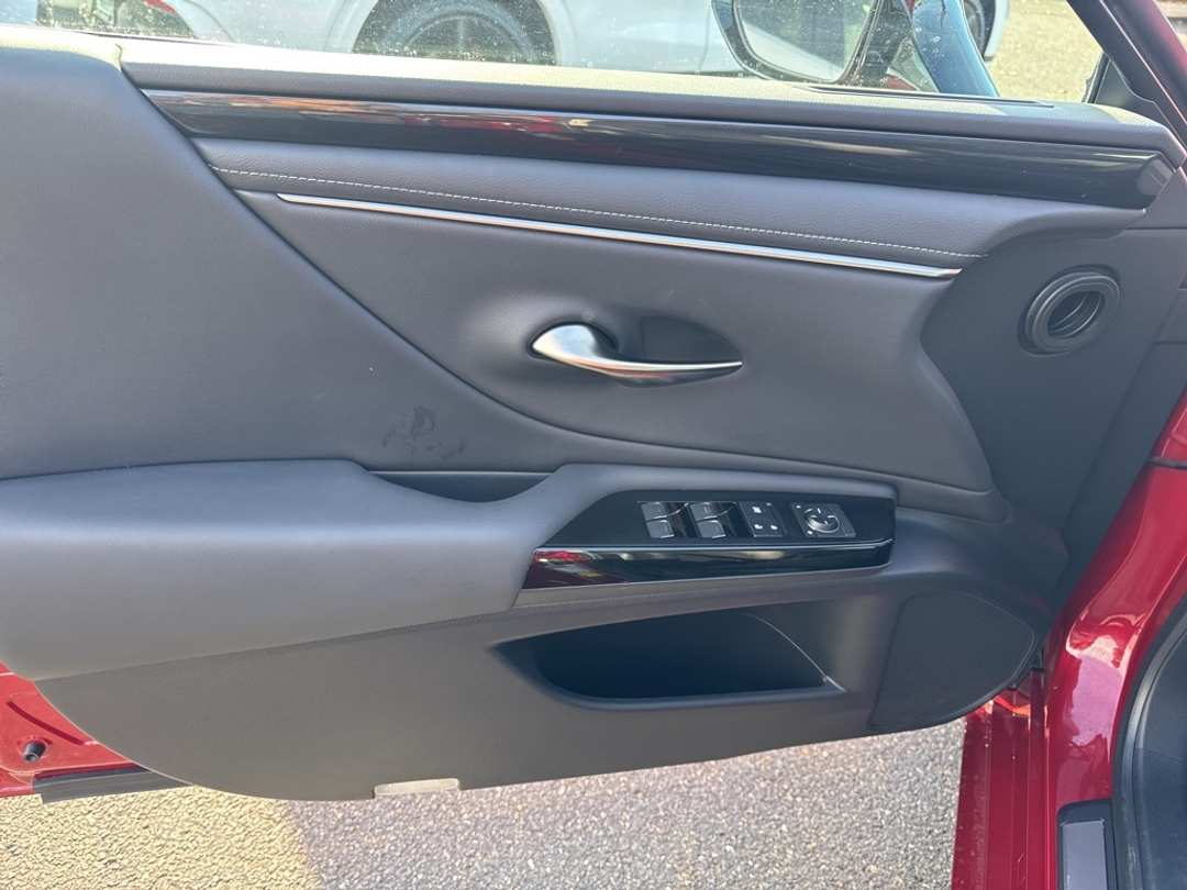 2024 Lexus Es 350 - Image 13