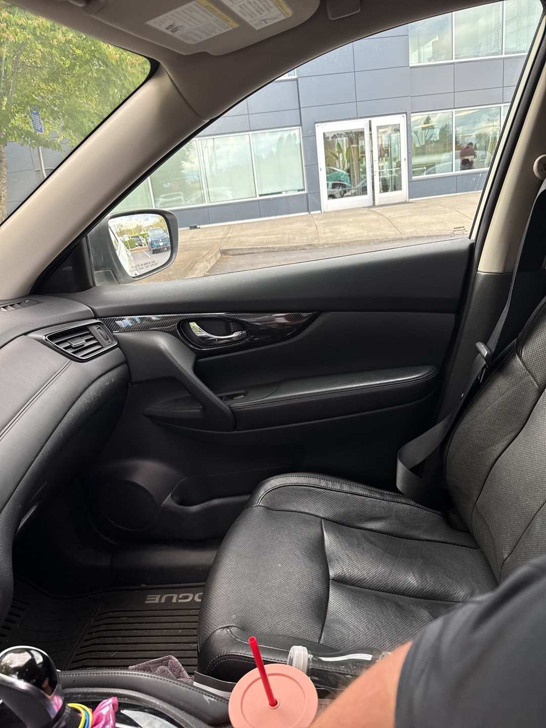 2017 Nissan Rogue SL - Image 2