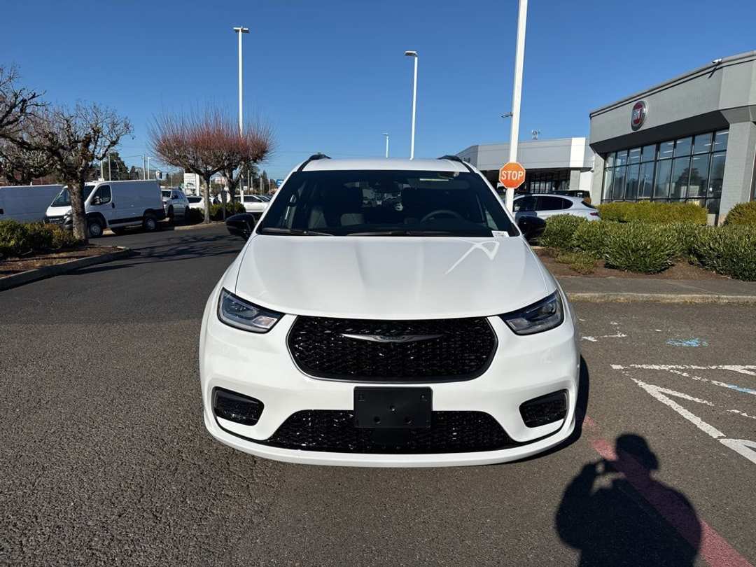 2026 Chrysler Pacifica Select - Image 2