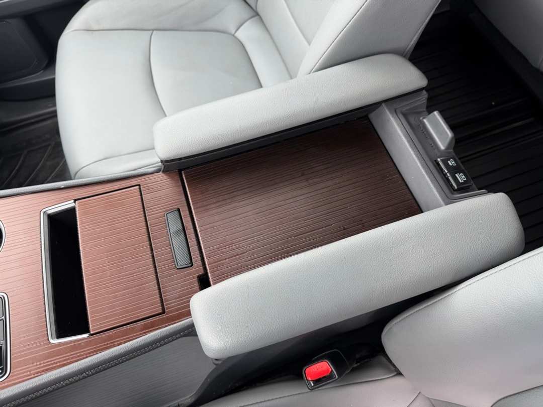 2021 Toyota Sienna XLE - Image 25