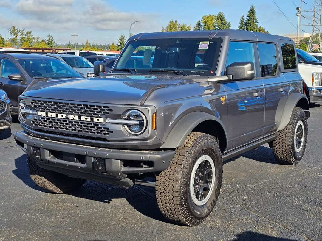 2025 Ford Bronco Badlands - Image 3