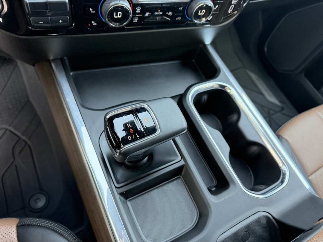 2025 Chevrolet Silverado 1500 High Country - Image 25