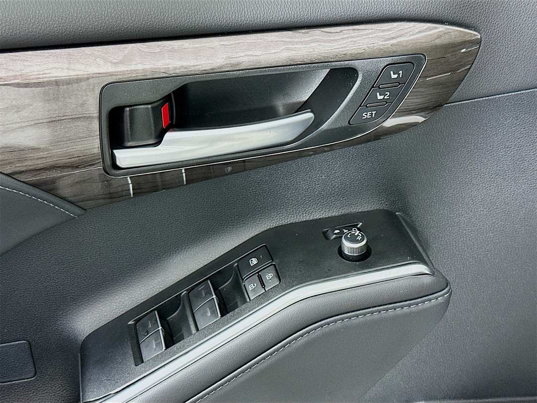 2026 Toyota Highlander Limited - Image 18