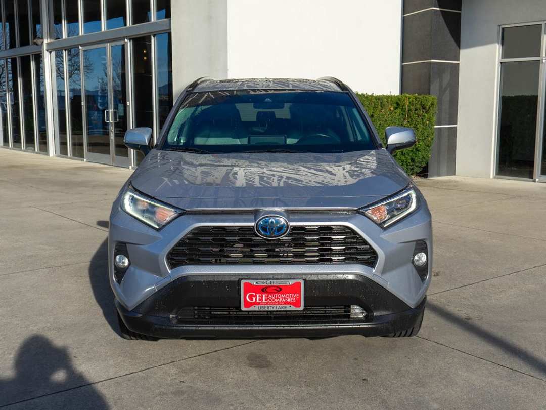 2021 Toyota Rav4 XLE Premium - Image 2