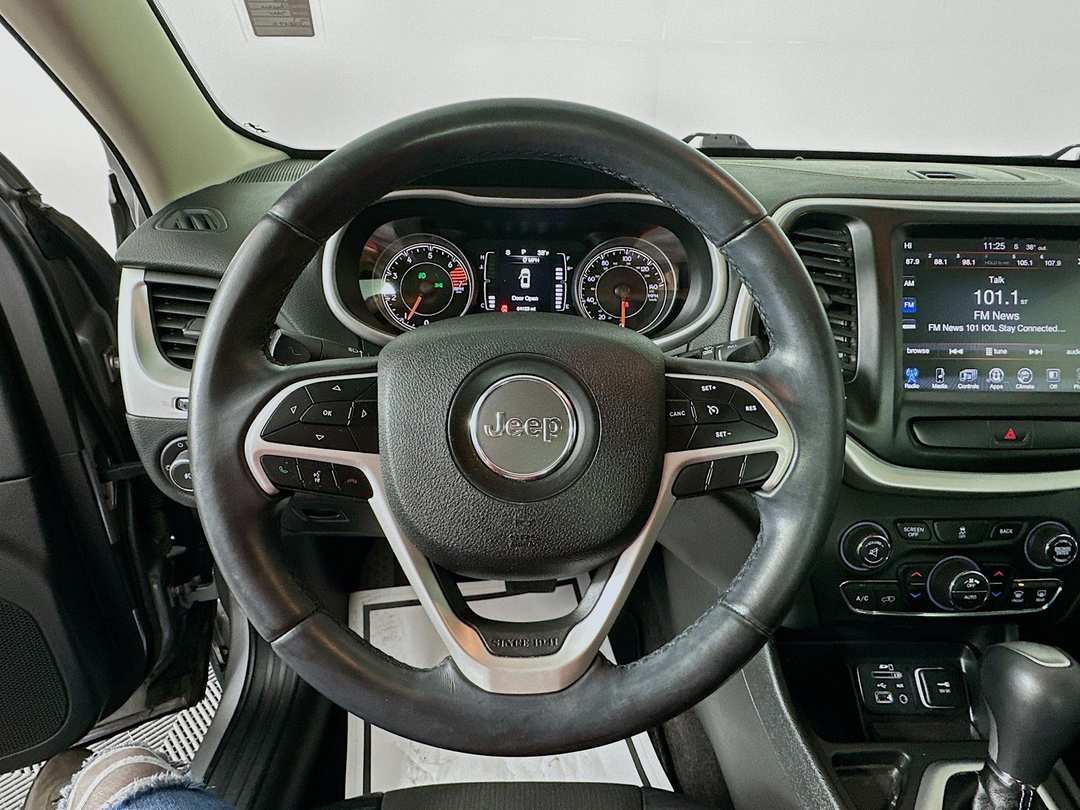 2018 Jeep Cherokee Latitude Plus - Image 12