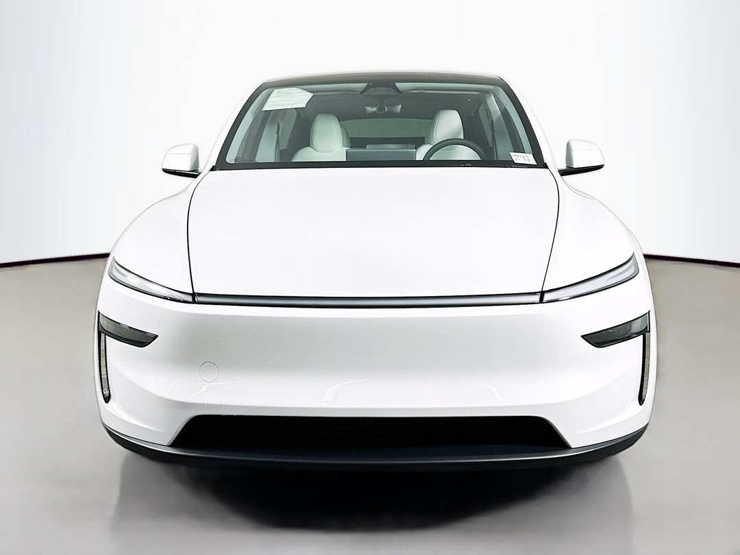 2026 Tesla Model Y - Image 2