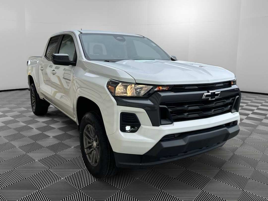 2024 Chevrolet Colorado LT - Image 3