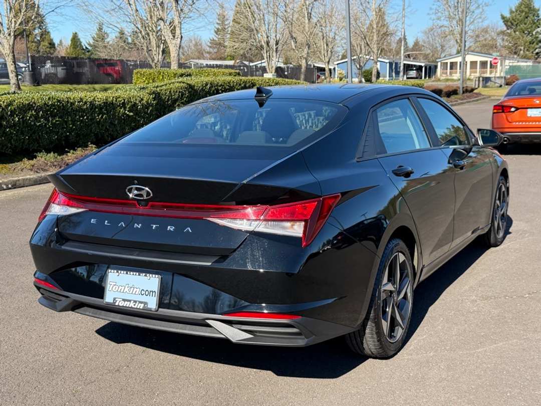 2023 Hyundai Elantra SEL - Image 8