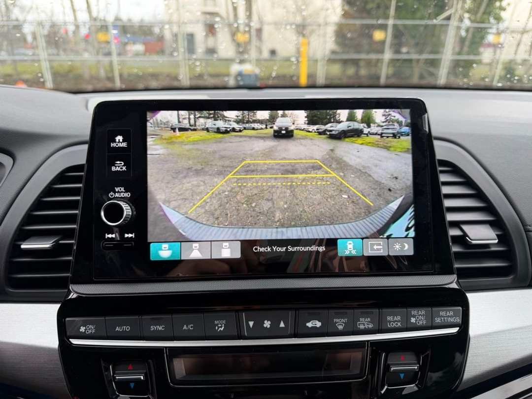 2026 Honda Odyssey Touring - Image 22