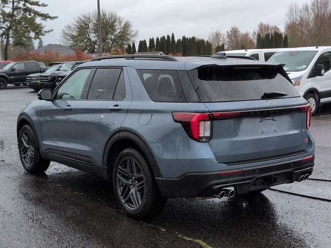 2026 Ford Explorer ST - Image 3