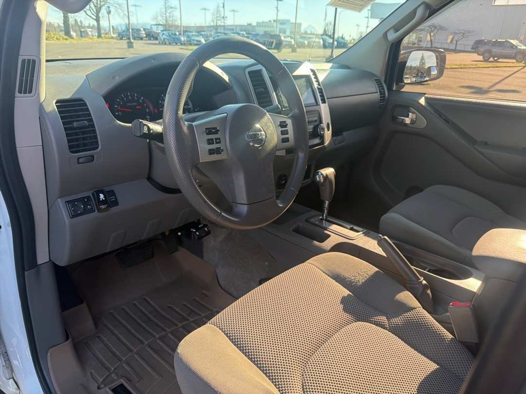 2013 Nissan Frontier SV - Image 15