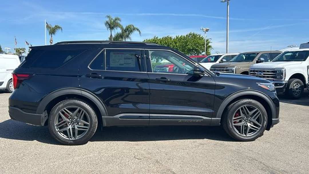 2026 Ford Explorer ST - Image 2