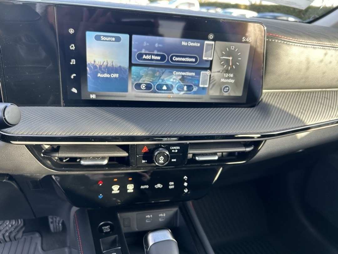 2025 Nissan Kicks SR - Image 16