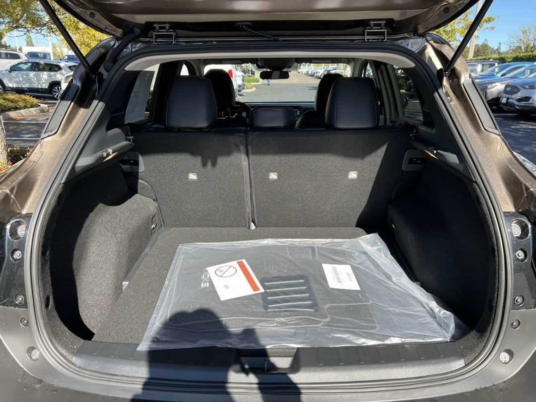 2026 Nissan Kicks SR - Image 9